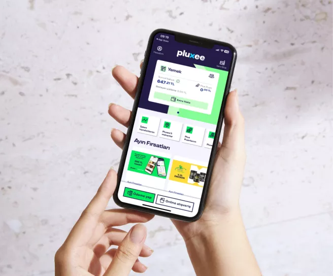 pluxee web- mobile mockups-01.jpg